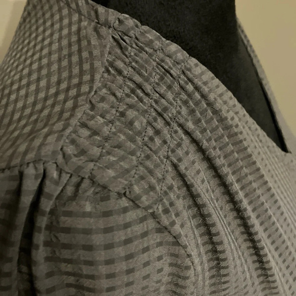 The Limited black and grey checked v-neck peplum blouse size small. - Picture 3 of 5